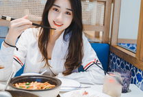 娱乐吃瓜酱娜娜摆摊